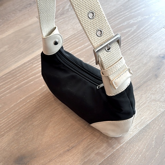 Brandy Melville mini shoulder purse Black and Cream - Picture 3 of 3